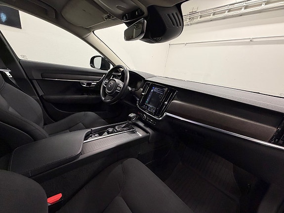 Volvo V90 Cross Country 8 of 25