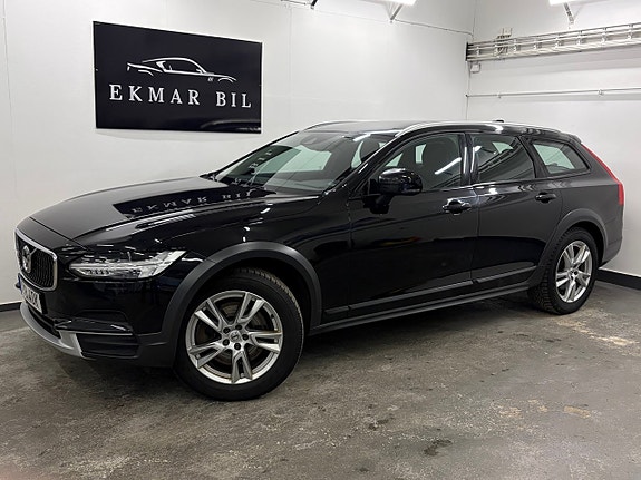 Volvo V90 Cross Country 2 of 5