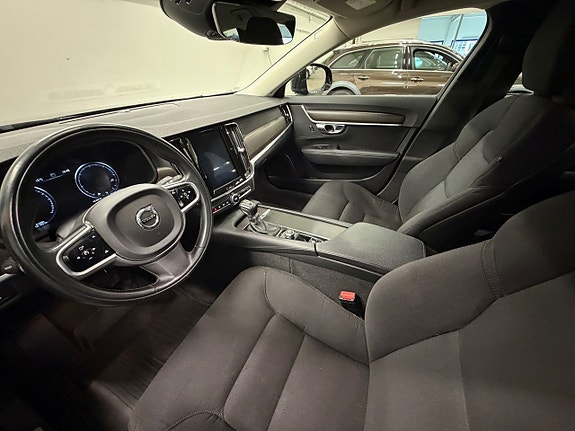 Volvo V90 Cross Country 10 of 25