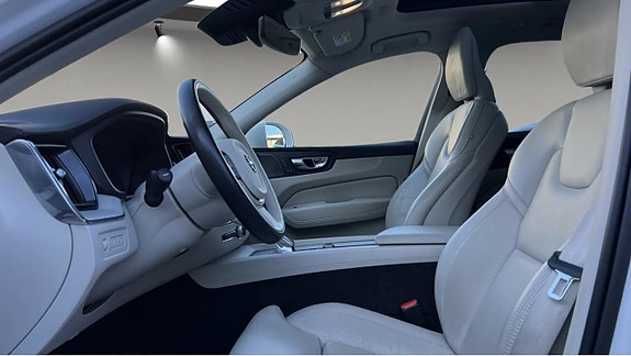 Volvo XC60 4 of 5