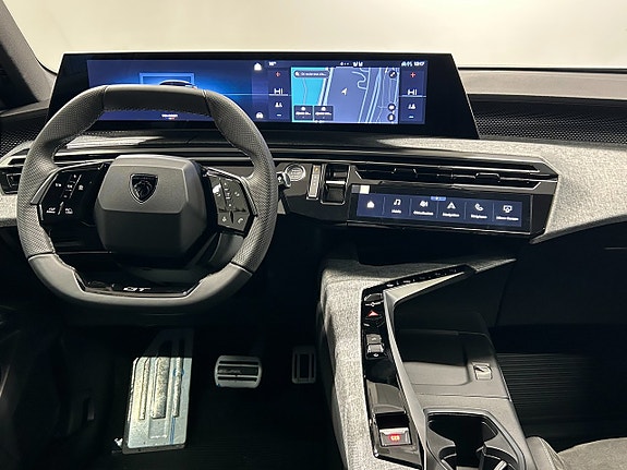Peugeot e-3008 3 of 5