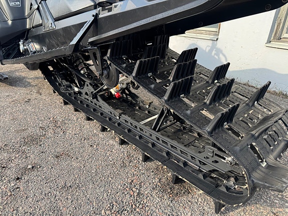Ski-Doo Summit X 850 E-TEC TURBO 154 6 of 7