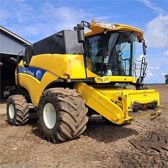 New Holland CX8080 - med New Holland 35 fod Varifeed header