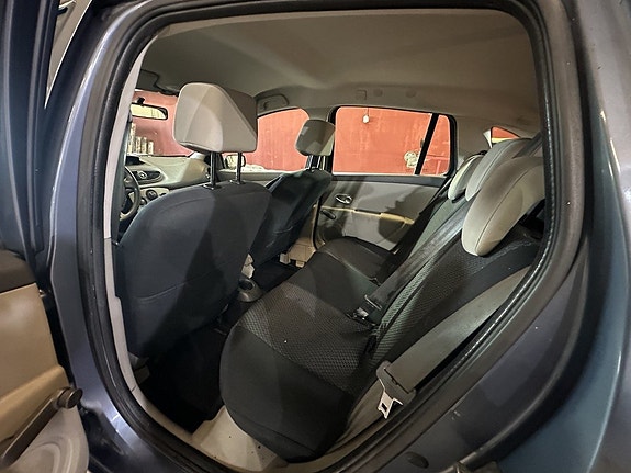 Renault Clio 11 of 12