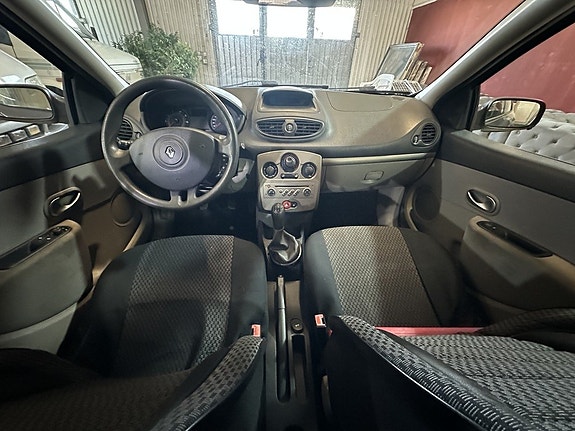 Renault Clio 9 of 12