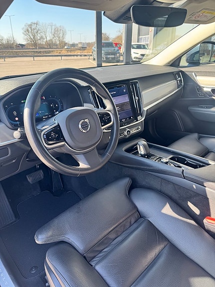 Volvo V90 Cross Country 9 of 12
