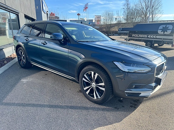 Volvo V90 Cross Country 6 of 12
