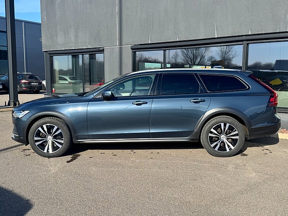 Volvo V90 Cross Country 2 of 5