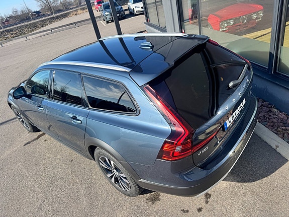 Volvo V90 Cross Country 8 of 12