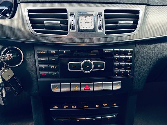 Mercedes-Benz E200 15 of 23