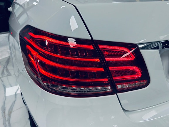Mercedes-Benz E200 12 of 23