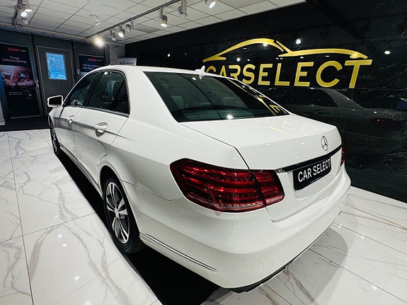 Mercedes-Benz E200 3 of 5