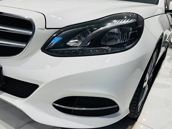 Mercedes-Benz E200 11 of 23