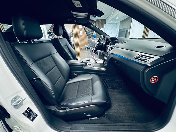 Mercedes-Benz E200 18 of 23
