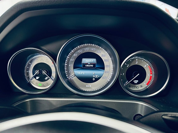 Mercedes-Benz E200 14 of 23