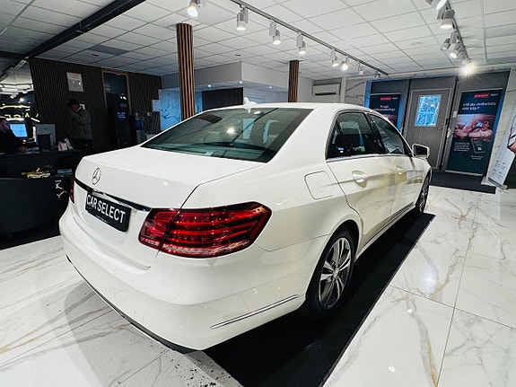 Mercedes-Benz E200 7 of 23