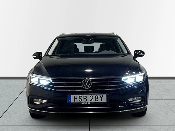 Volkswagen Passat 2 of 5