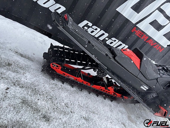 Ski-Doo Summit X 154 80 3 of 5