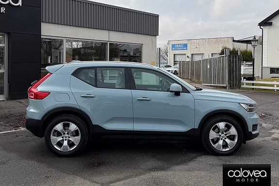 Volvo XC40 4 of 5
