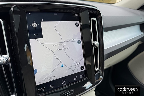Volvo XC40 9 of 16