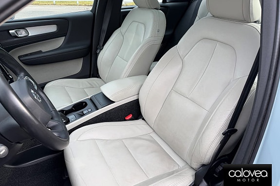 Volvo XC40 10 of 16
