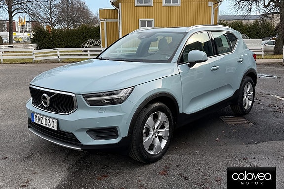 Volvo XC40 2 of 5