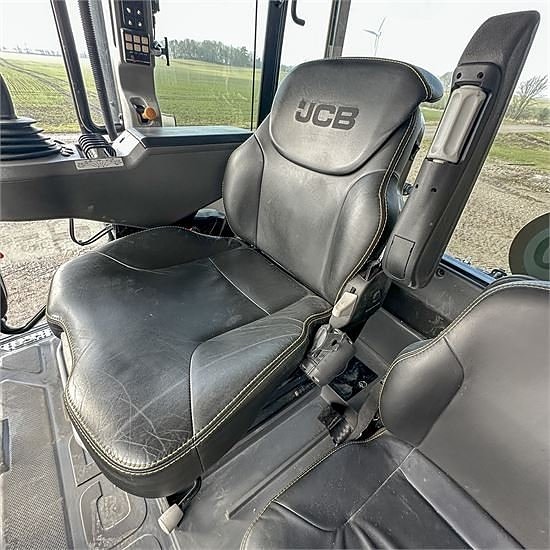 JCB Fastrac 8330 -  Only 530 hours 14 of 30
