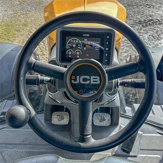 JCB Fastrac 8330 -  Only 530 hours 22 of 30