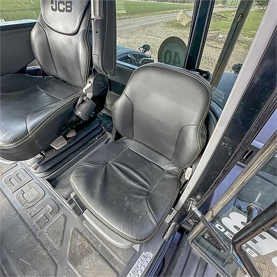 JCB Fastrac 8330 -  Only 530 hours 15 of 30