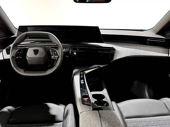 Peugeot e-3008 2 of 3