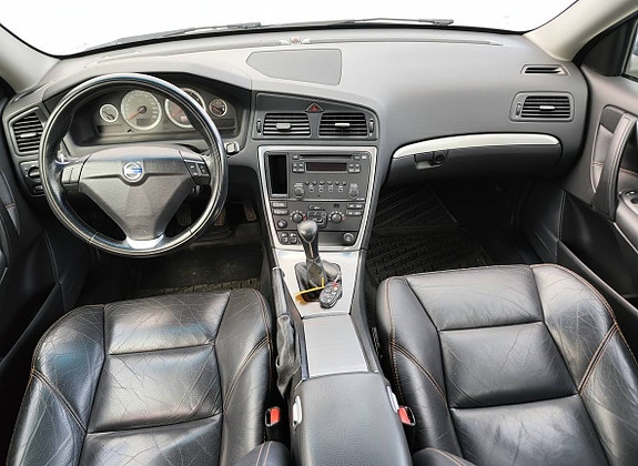 Volvo S60 4 of 5