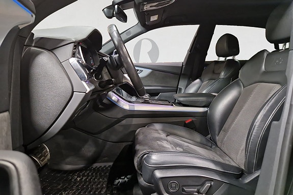 Audi Q8 3 of 17