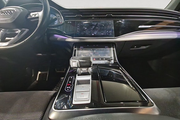 Audi Q8 12 of 17