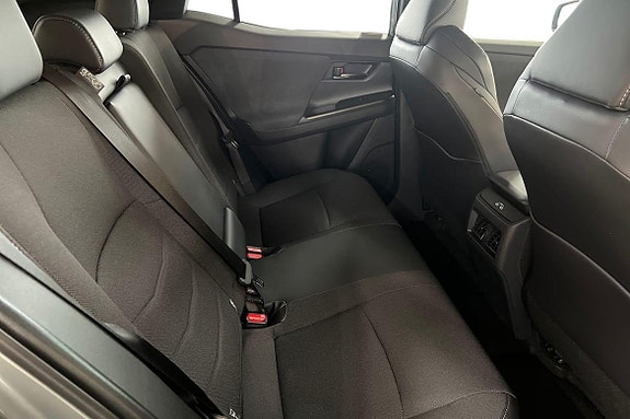 Toyota C-HR 8 of 25