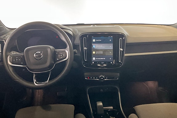 Volvo XC40 4 of 5