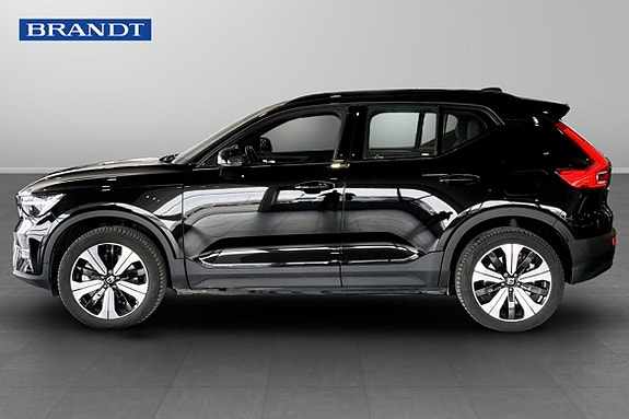 Volvo XC40 3 of 5