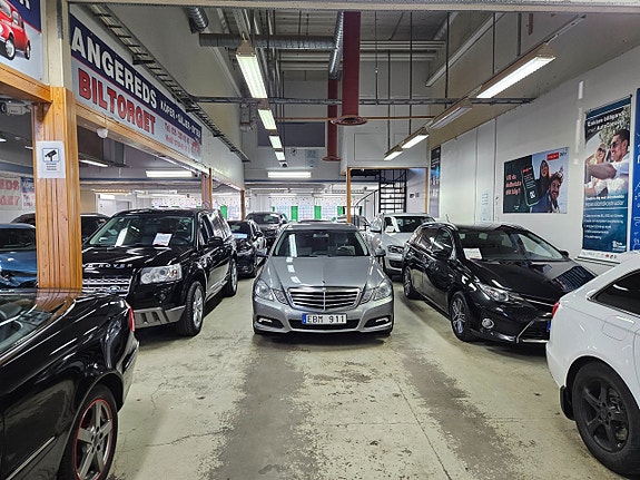 Mercedes-Benz E250 4 of 5