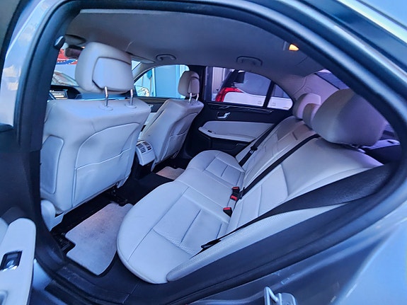 Mercedes-Benz E250 11 of 16