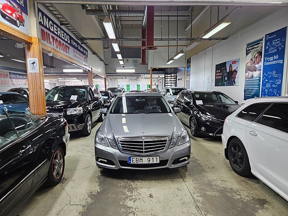 Mercedes-Benz E250 3 of 5