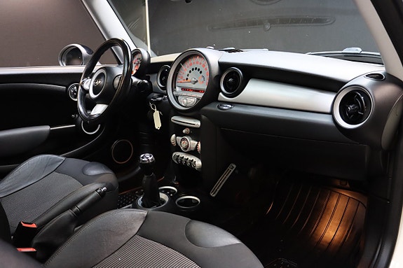 MINI Cooper 15 of 23