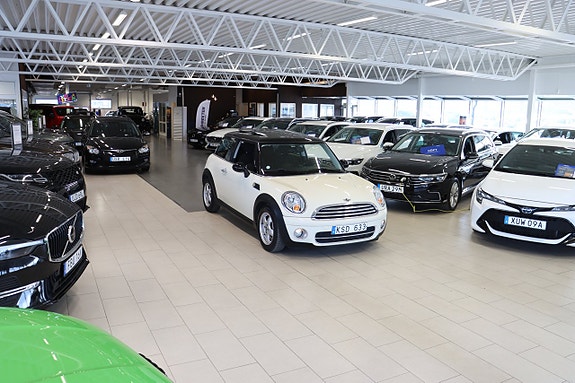 MINI Cooper 3 of 5