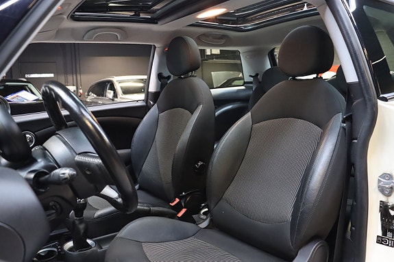 MINI Cooper 13 of 23