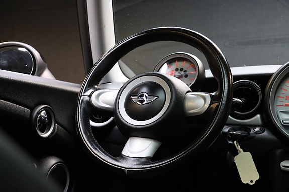 MINI Cooper 19 of 23