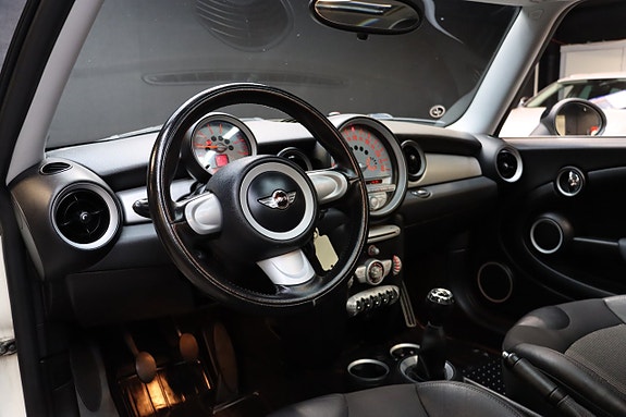 MINI Cooper 12 of 23