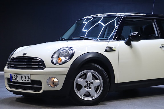 MINI Cooper 4 of 5