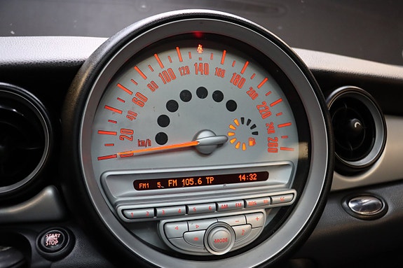 MINI Cooper 22 of 23