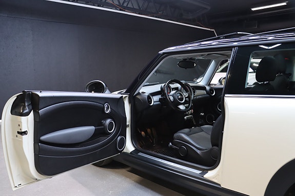 MINI Cooper 11 of 23