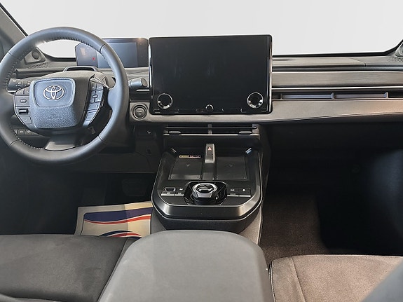 Toyota C-HR+ 8 of 11
