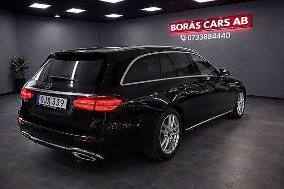 Mercedes-Benz E220 d 3 of 5