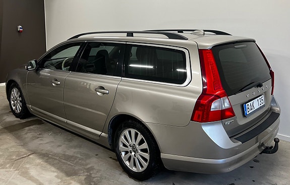 Volvo V70 3 of 5